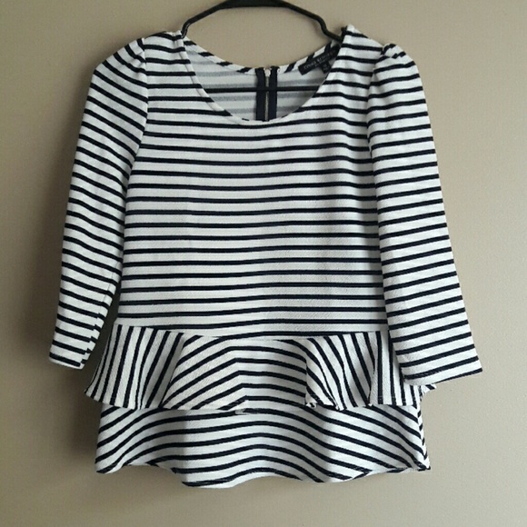 Green Envelope Tops - NWOT Green Envelope 3/4 sleeve ruffle top